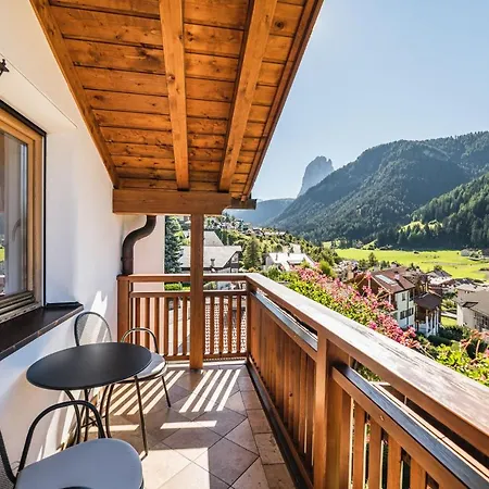 Cesa Ladina Aparthotel