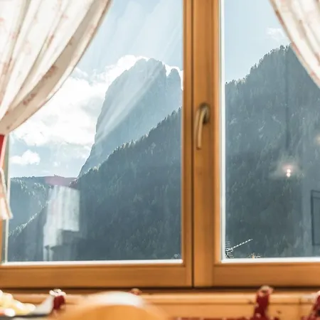 Cesa Ladina 4* Ortisei