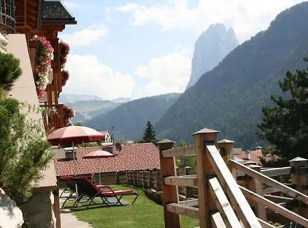 Cesa Ladina Lejlighedshotel Ortisei